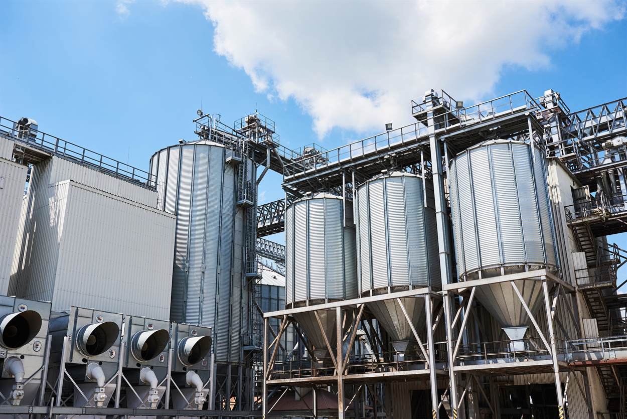 Process plant vessels and furnace components